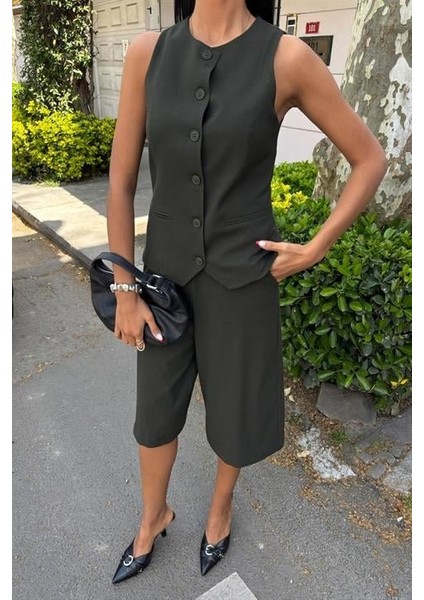 Mottisfashion Midi Şortlu ve Yelekli Viscon Takım 10167 fırsatları
