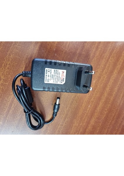 12V 5A Adaptör – LED ve Kamera Sistemleri Için modelleri