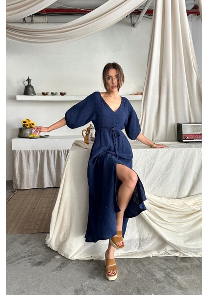 Mottisfashion V Yaka Bel Boncuk Bağlamalı Müslin Elbise Yırtmaç Detaylı - Lacivert modelleri