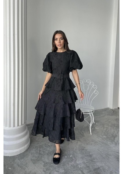 Mottisfashion Siyah Kat Kat Balon Kollu Kemerli Elbise fiyatları