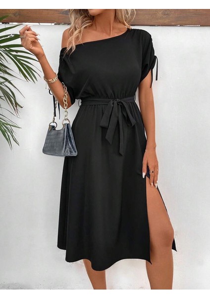 Mottisfashion Kadın Tek Omuzu Açık Kol Ucu Fiyonklu Belden Kuşaklı Yırtmaç Detaylı Viskon Elbise modelleri