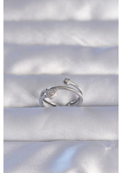 Pirinç Gümüş Renk Zirkon Taşlı Kalpli Model Ayarlanabilir Yüzük