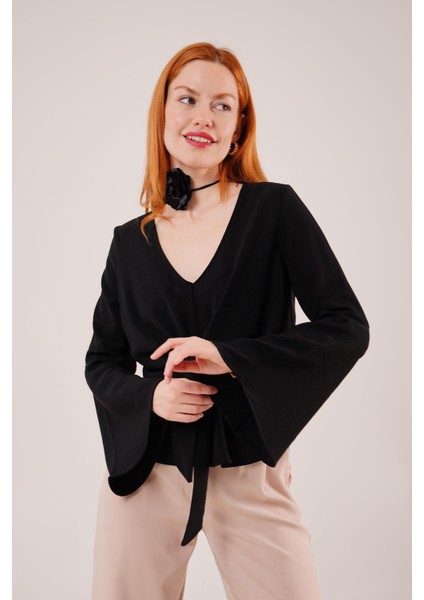 Mottisfashion Ön Bağlamalı Volan Kol Siyah Bluz