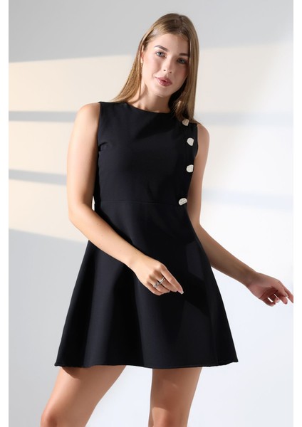 Siyah Kolsuz Çan Etekli Düğme Detaylı Bisiklet Yaka Mini Elbise Tasarım Büyük Beden modelleri