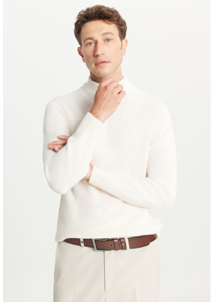 Standart Fit Normal Kesim Yarım Balıkçı Yaka Jakarlı Triko Kazak