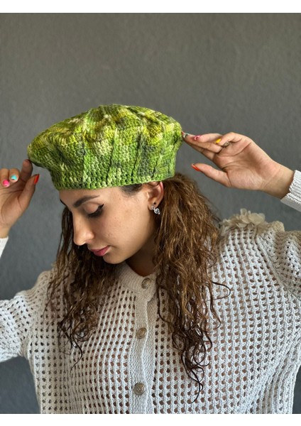 El Örgüsü Fransız Ressam Kadın Bere Yeşil