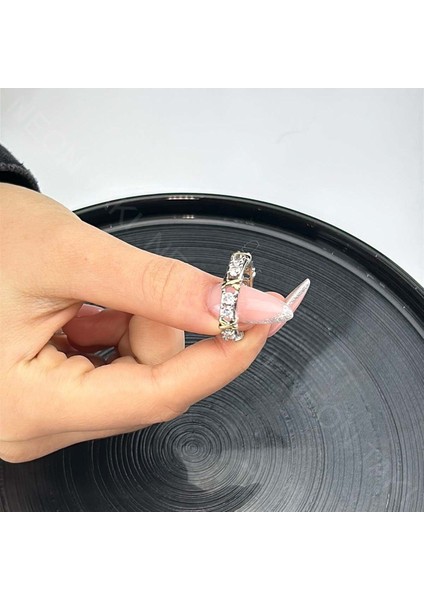 Xo Figürlü, Zirkon Taşlı Yüzük 18, Gümüş Renk, 18 Numara fiyatları