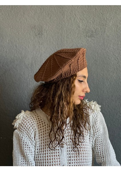 El Örgüsü Fransız Ressam Kadın Bere