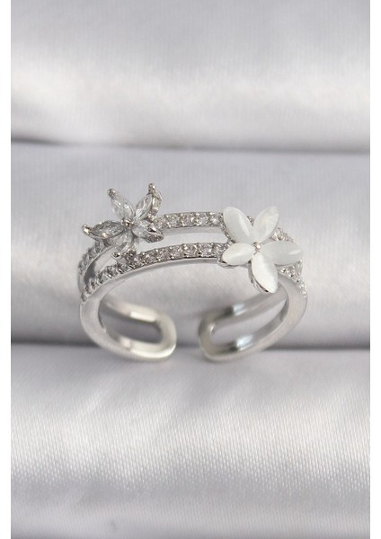 Pirinç Gümüş Renk Zirkon Taşlı Çiçek Model Vıp Seri Kadın Yüzük