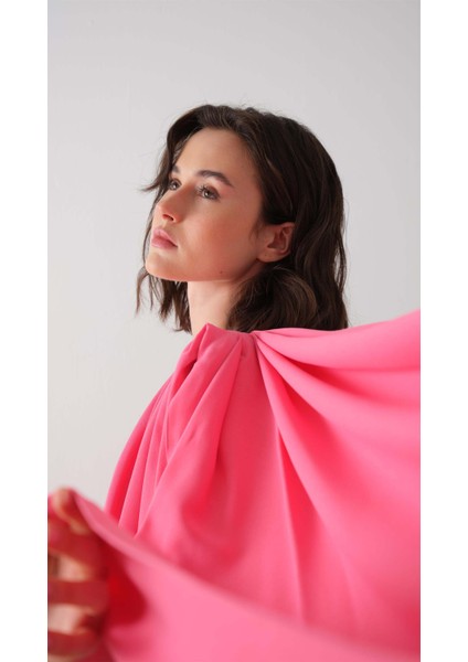 Omuzu Pelerinli Krep Elbise Fuşya fiyatları