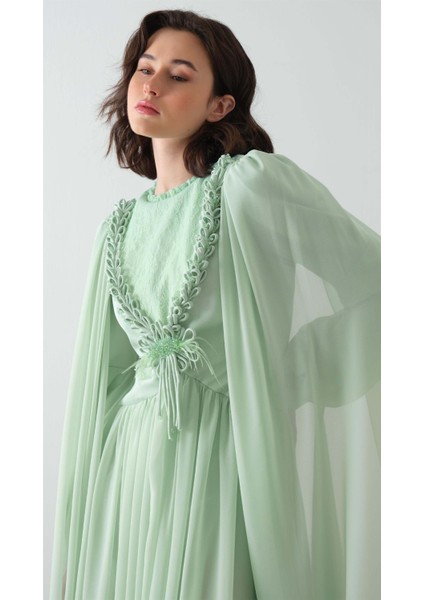 Ön Bedeni Çiçek Aksesuarlı Elbise Mint fiyatları