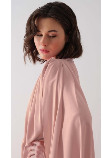 Omuzu Pelerinli Krep Elbise Pudra modelleri