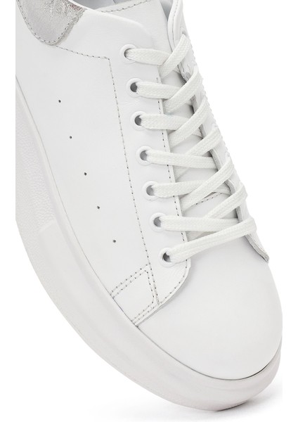Kadın Beyaz Bağcıklı Kalın Tabanlı Deri Sneaker 25AFD220518