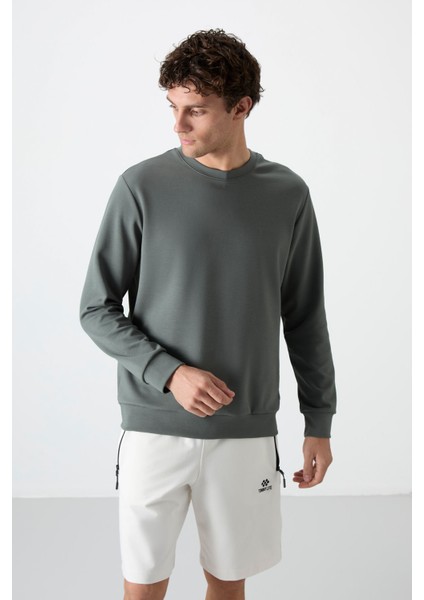 Standart Fit Basic O Yaka 3'lü Paket Siyah-Lacivert-Çağla Erkek Sweatshirt 88053 fırsatları