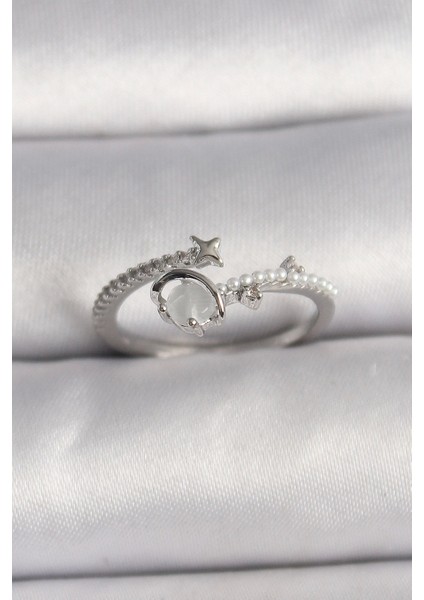 Pirinç Gümüş Renk Zirkon Taşlı Beyaz Mineli Yıldız Detay Ayarlanabilir Kadın Yüzük