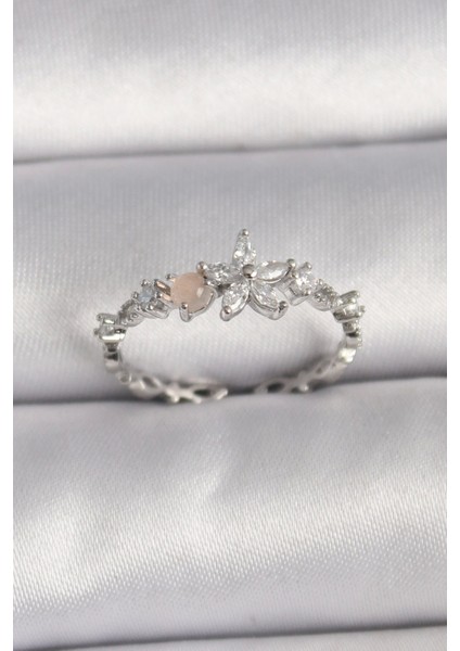 Pirinç Gümüş Renk Zirkon Taşlı Çiçek Model Ayarlanabilir Yüzük