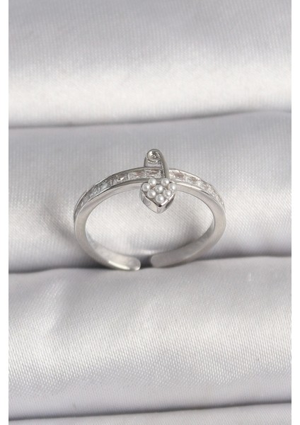 Pirinç Gümüş Renk Zirkon Taşlı Inci Detaylı Kilit Kalp Model Ayarlanabilir Yüzük