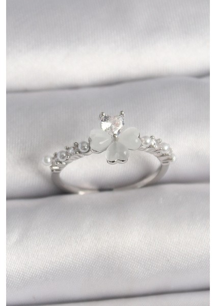 Pirinç Gümüş Renk Zirkon Taşlı Yonca Model Inci Detay Ayarlanabilir Yüzük