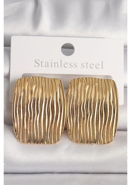 Pirinç Gold Renk Işlemeli Kare Plaka Model Kadın Küpe