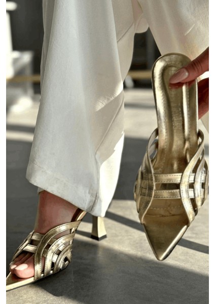 Lumon Parlak Deri Gold Bant Detaylı Topuklu Terlik modelleri