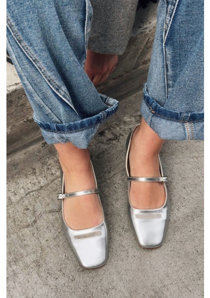 Lufora Mat Deri Toka Detaylı Gümüş Kadın Babet