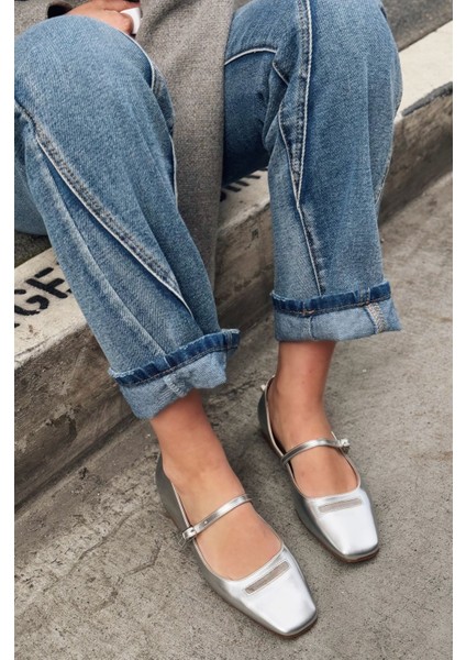 Lufora Mat Deri Toka Detaylı Gümüş Kadın Babet fiyatları