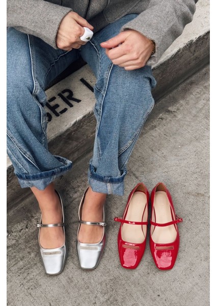 Lufora Mat Deri Toka Detaylı Gümüş Kadın Babet modelleri