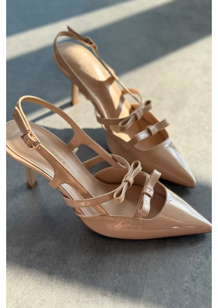 Montra Rugan Fiyonk Detaylı Bej Stiletto