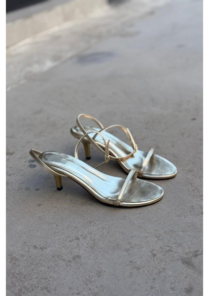 Colva Mat Deri Gold Tek Bant Topuklu Ayakkabı