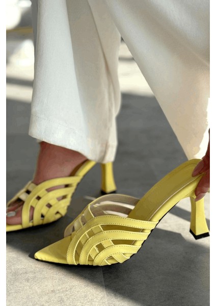 Lumon Mat Deri Sarı Bant Detaylı Topuklu Terlik indirimleri