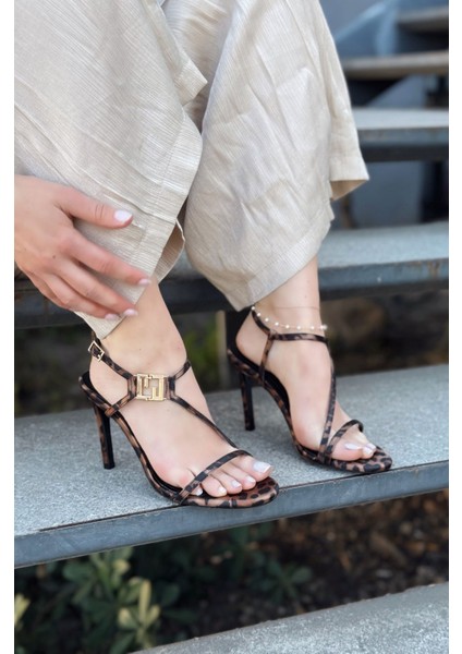 Mayox Saten Leo Desenli Toka Detaylı Topuklu Ayakkabı indirimleri