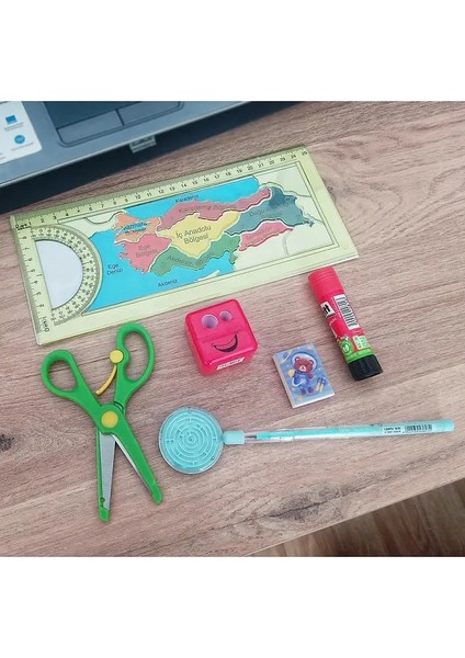 Lisanslı Ilkokul Çantası + Beslenme Çantası + Kalemkutu Suluk + Kab + Dosya + Kırtasiye Okul Seti fırsatları