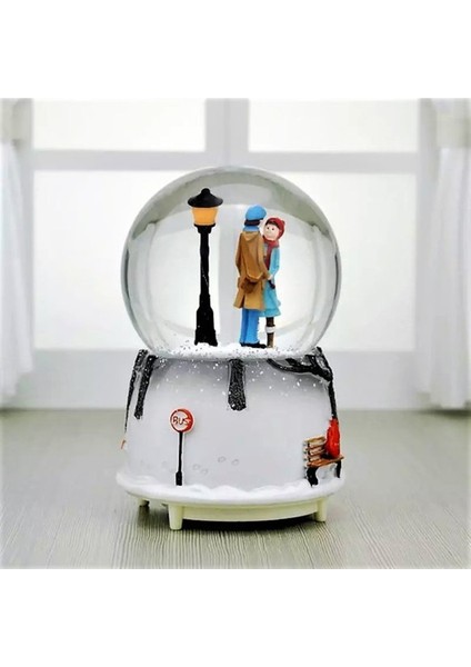 Kişiye Özel Aşıklar Işıklı Müzikli ve Püskürtmeli Kar Küresi modelleri