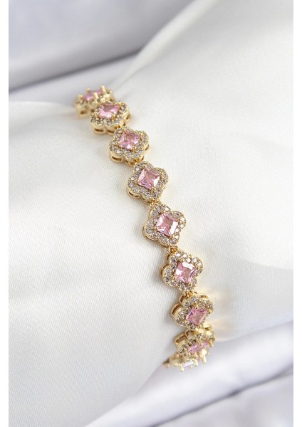 Pirinç Zirkon Taşlı Pembe Yonca Baget Model Gold Renk Vıp Seri Kadın Bileklik
