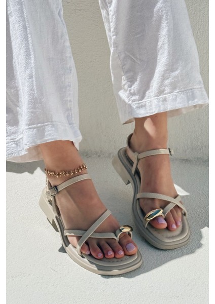 Telina Mat Deri Bej Toka Detaylı Kadın Sandalet