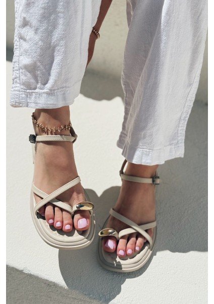 Telina Mat Deri Bej Toka Detaylı Kadın Sandalet fiyatları