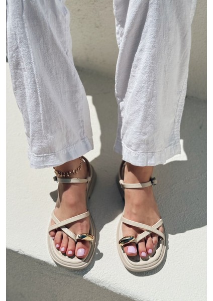 Telina Mat Deri Bej Toka Detaylı Kadın Sandalet fırsatları