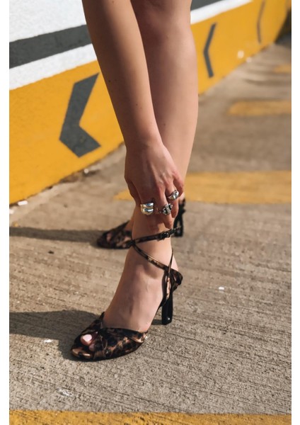 Ponixad Saten Leo Topuklu Ayakkabı fırsatları