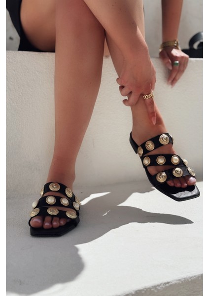 Ceylor Mat Deri Siyah Toka Detaylı Kadın Terlik modelleri