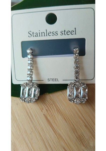 Gümüş Renk Lüks Figürlü Sallantılı Küpe