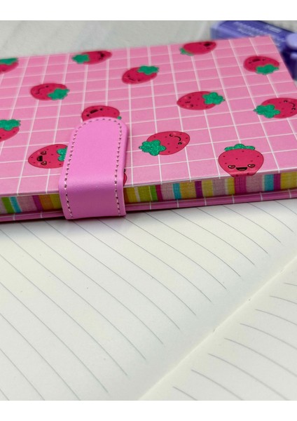 Sevimli Çilek Desenli Çizgili Sert Kapak Mıknatıslı Defter modelleri