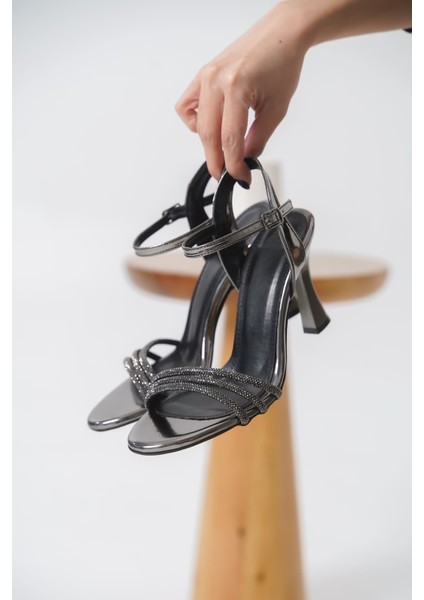 Lilia Kadın Platin Taşlı Sandalet fırsatları