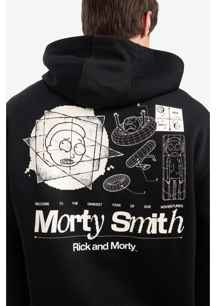 Rick and Morty Boxy Fit Kapüşonlu Sırt Baskılı Sweatshirt E9295AX25AU