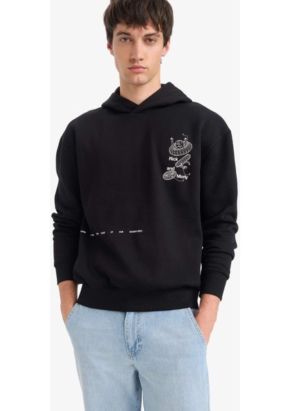 Rick and Morty Boxy Fit Kapüşonlu Sırt Baskılı Sweatshirt E9295AX25AU fırsatları