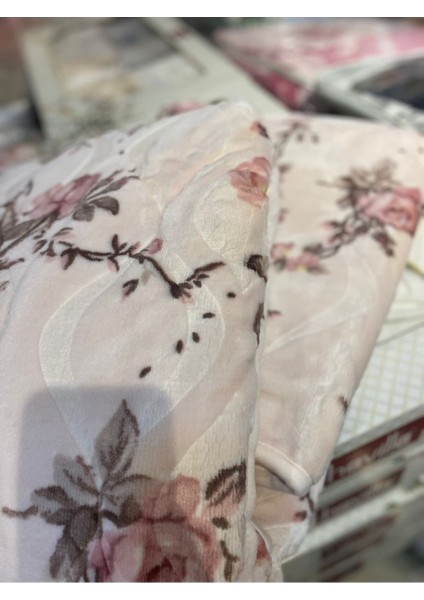 Pembe Tek Kişilik Yumuşak Battaniye ve Taşıma Çantası Seti fiyatları