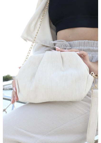 Bej Renk Pullu Kadın Clutch & Bileklik Askılı El Çantası – Şık ve Zarif Tasarım modelleri