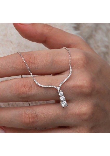 Gümüş Üç Taşlı V Model Kadın Kolye modelleri