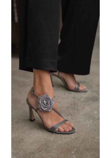Yester Gri Saten Topuklu Ayakkabı fiyatları