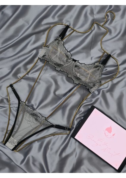 Zarif Siyah Dantel Işlemeli Transparan Iç Çamaşır Takımı