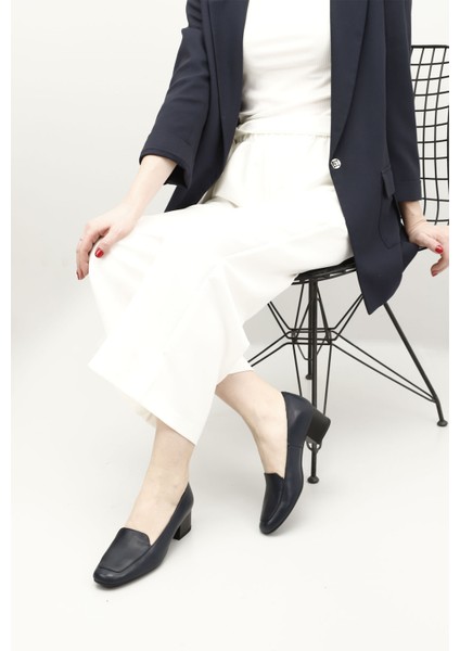 Gön Hakiki Deri Küt Burun Kısa Kalın Topuklu Kadın Ayakkabı 13312 fiyatları